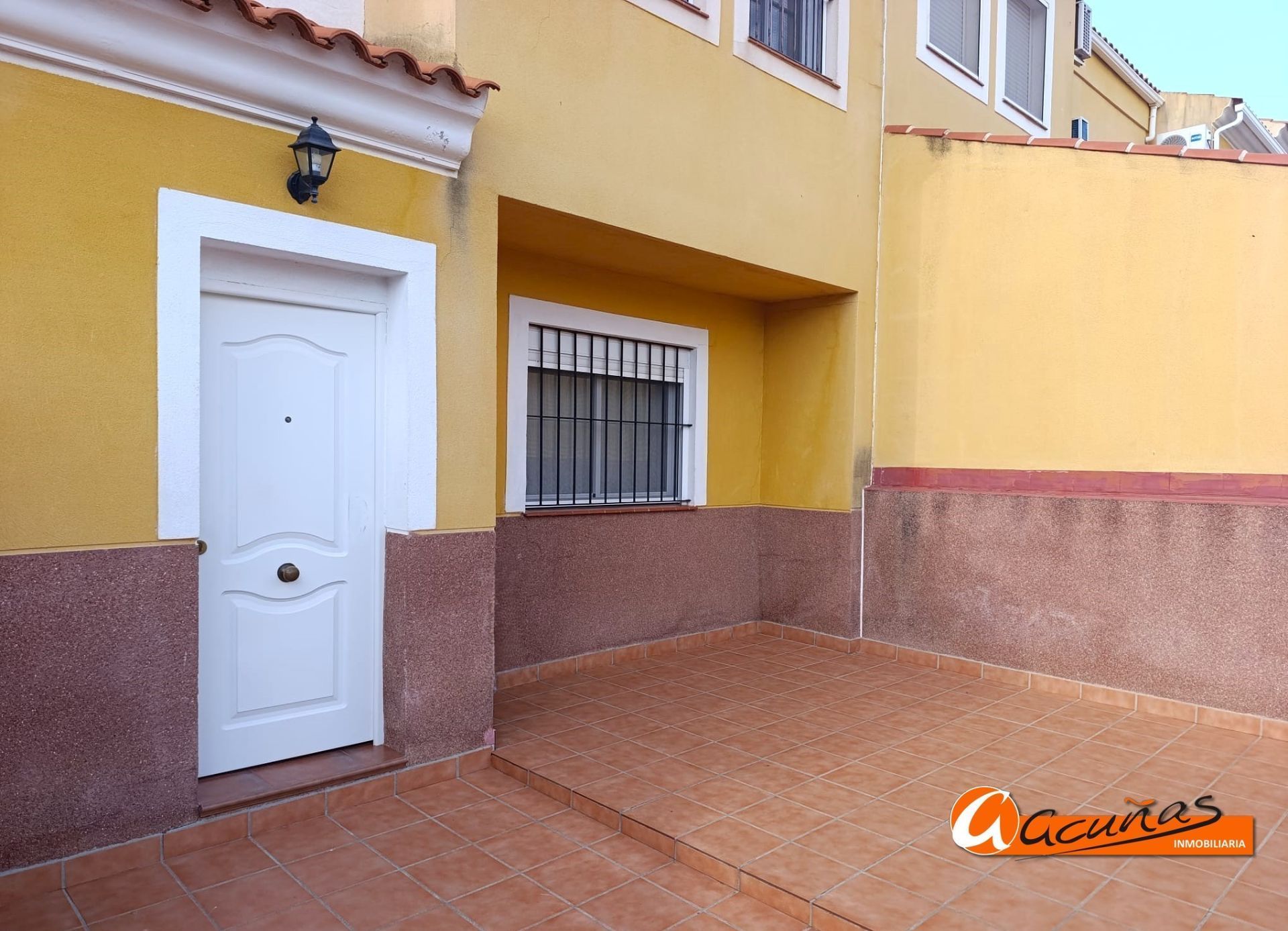 Exterior view of Single-family semi-detached for sale in Alameda  with Terrace and Community pool