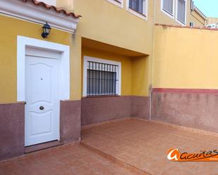 Vista exterior de Casa adosada en venda en Alameda amb Terrassa i Piscina comunitària