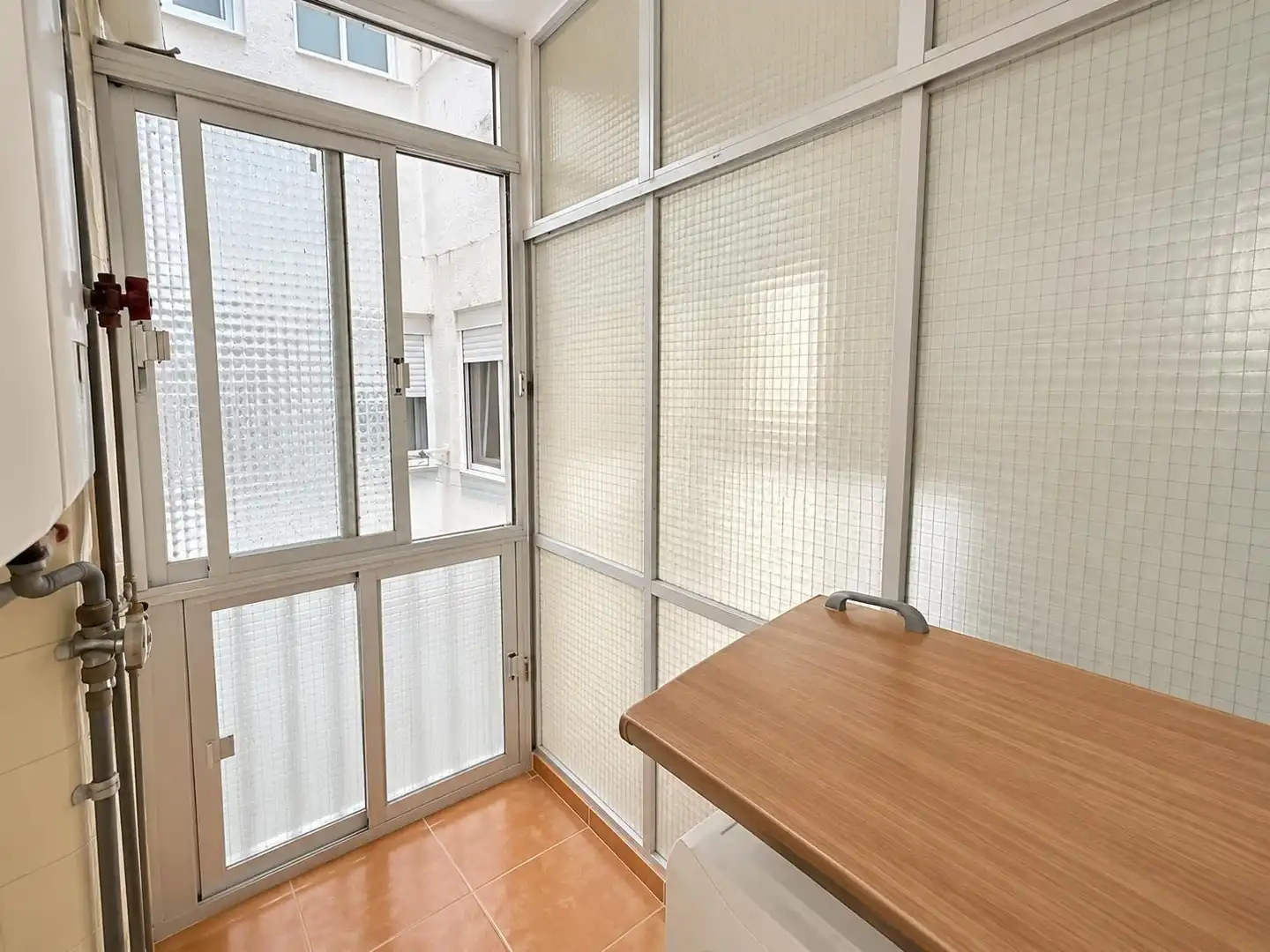 Balcony of Flat for sale in L'Hospitalet de Llobregat  with Parquet flooring, Balcony and Alarm