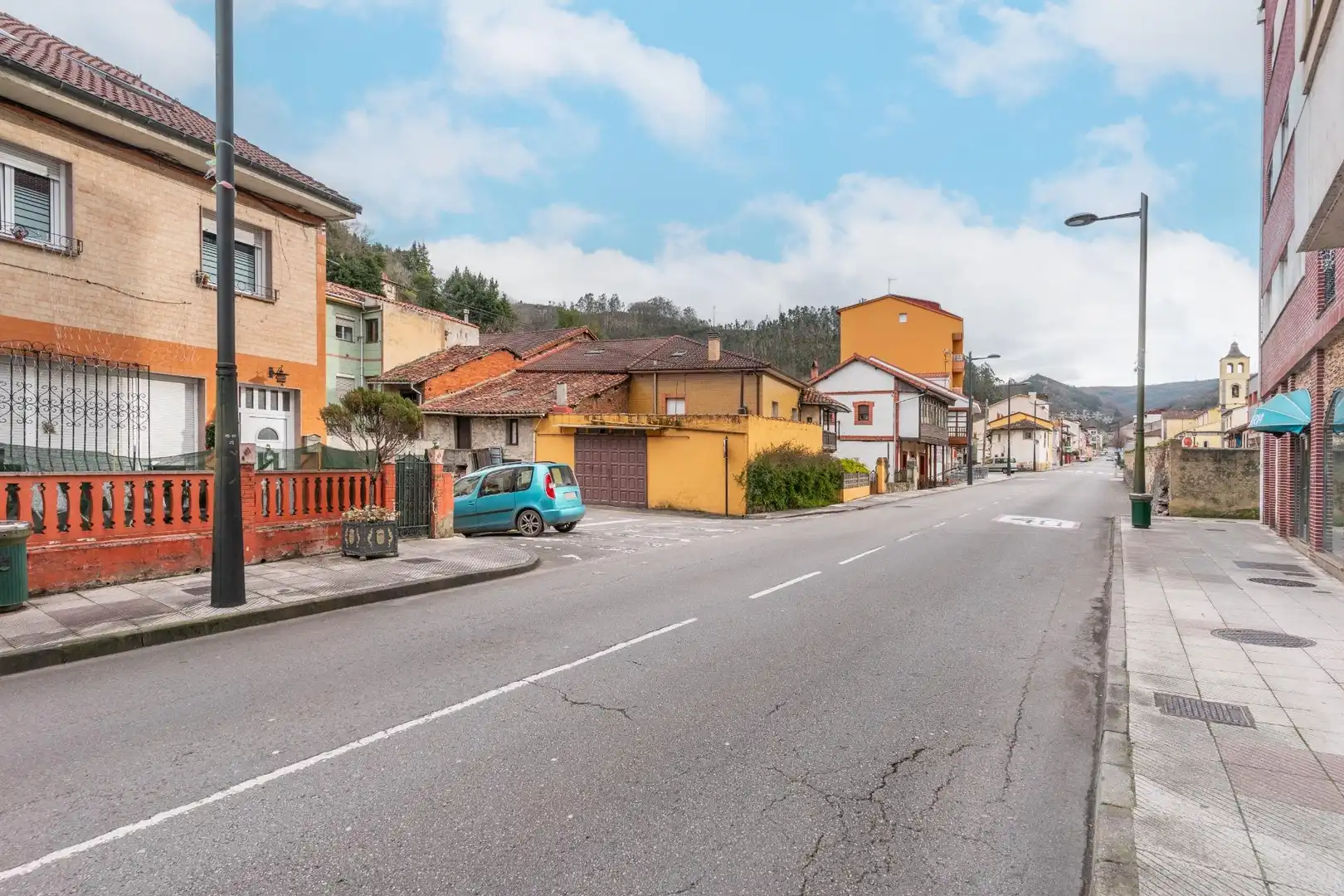 Vista exterior de Casa o xalet en venda en Oviedo  amb Calefacció
