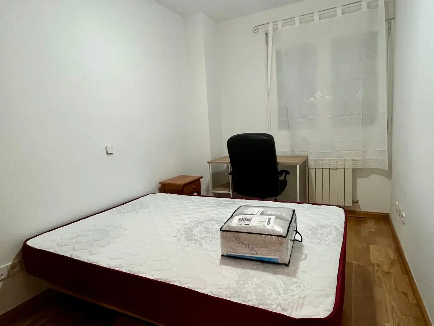 Bedroom of Flat for share in Villanueva de la Cañada  with Heating, Parquet flooring and Terrace
