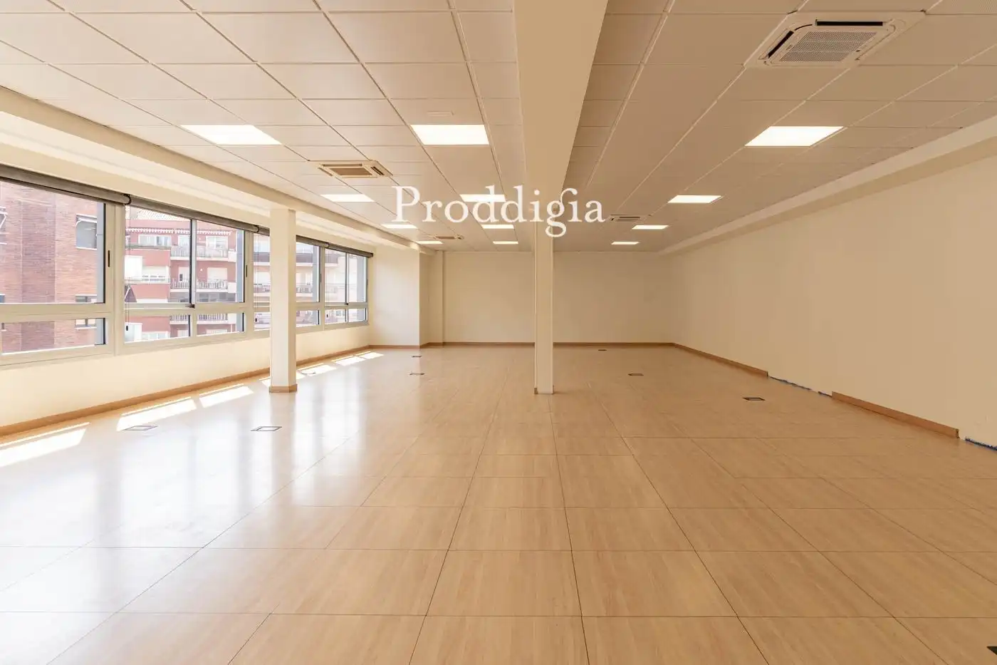 Office for rent in Barcelona  with Air Conditioner and Terrace