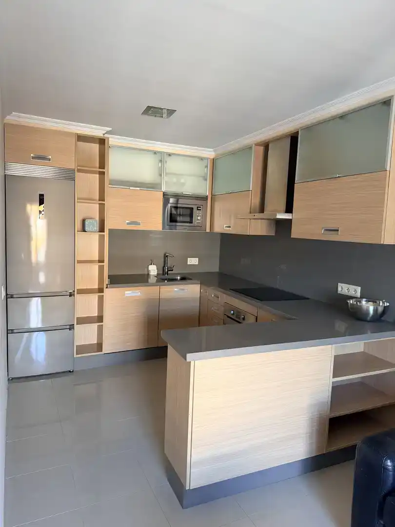 Cuina de Àtic en venda en Moaña amb Parquet, Traster i Moblat