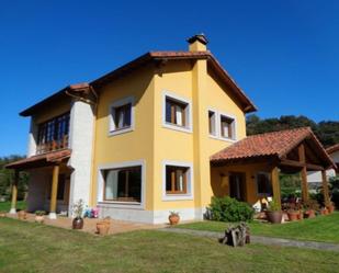 Exterior view of House or chalet for sale in Llanes