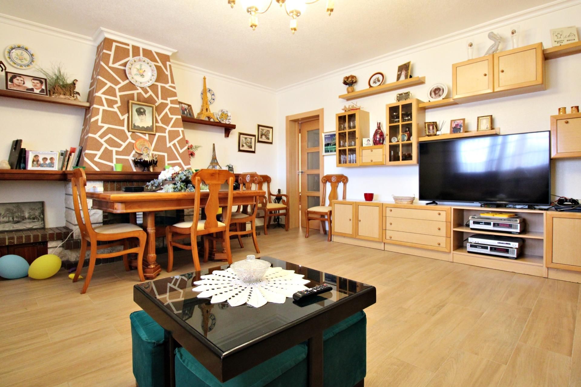 Sala d'estar de Casa o xalet en venda en Alicante / Alacant amb Aire condicionat, Jardí privat i Terrassa