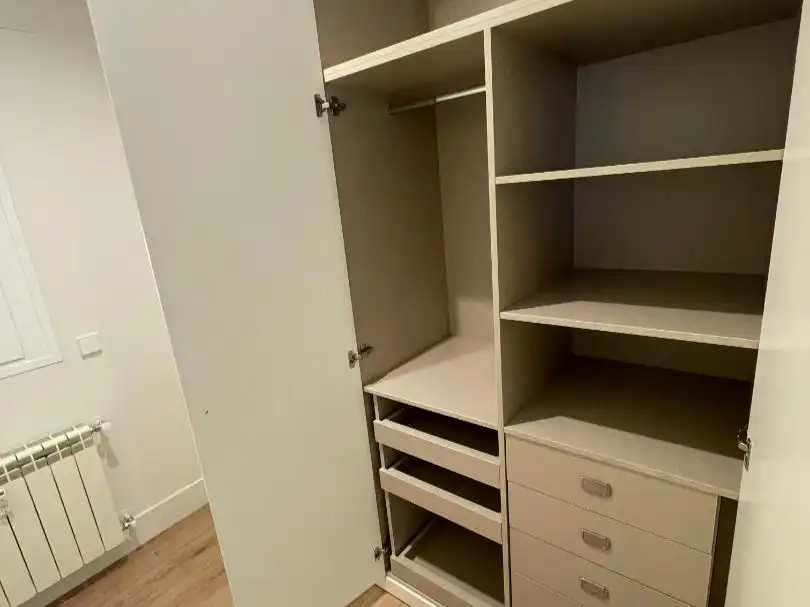 Schlafzimmer von Wohnung zur Miete in  Madrid Capital mit Klimaanlage, Terrasse und Balkon