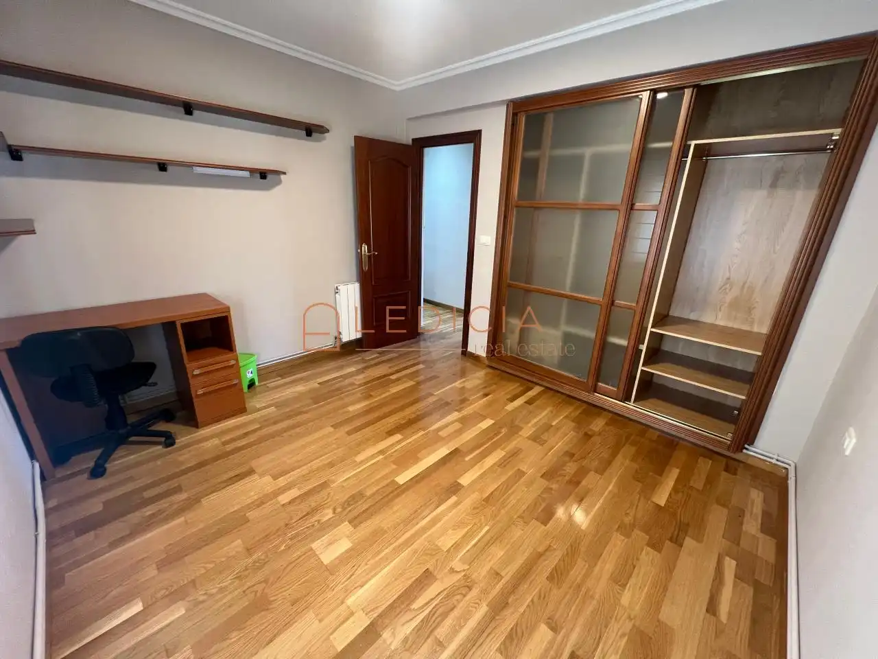 Piso de alquiler en Vigo  con Calefacción, Parquet y Amueblado