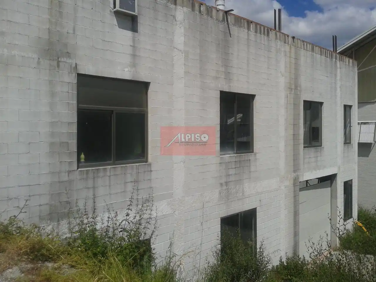 Nau industrial en venda a Esquina Alameda, Maside