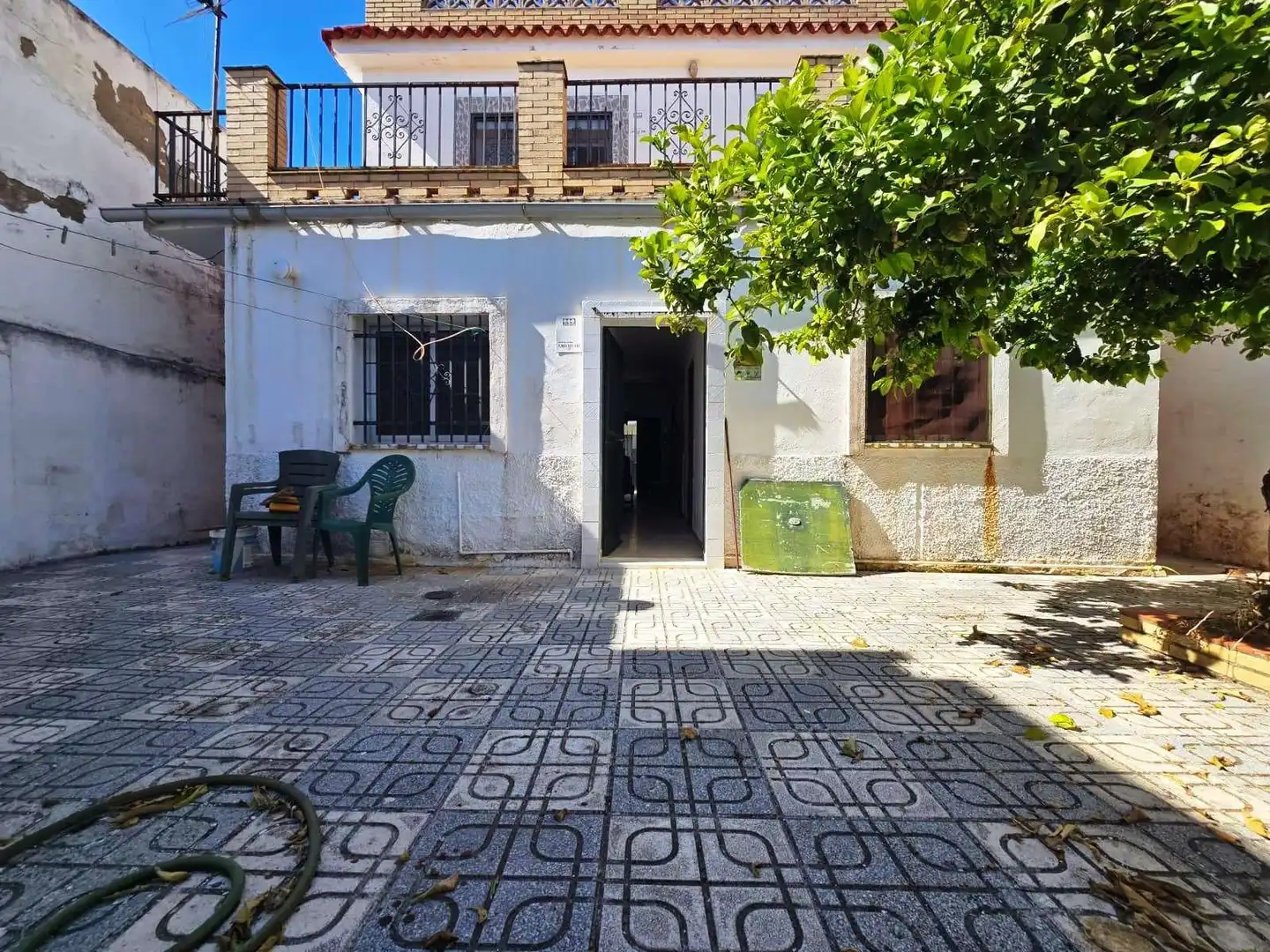 Vista exterior de Casa o chalet en venta en Valencina de la Concepción con Terraza, Trastero y Piscina