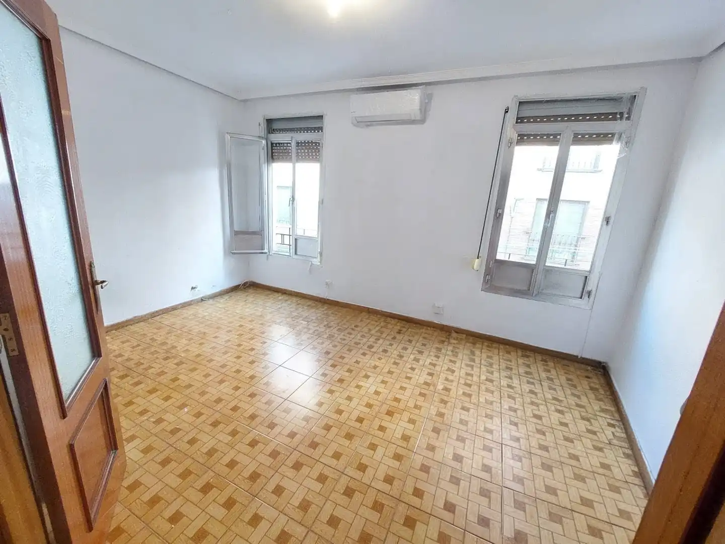 Living room of Flat for rent in Madrid  with Air Conditioner, Heating and Washing machine
