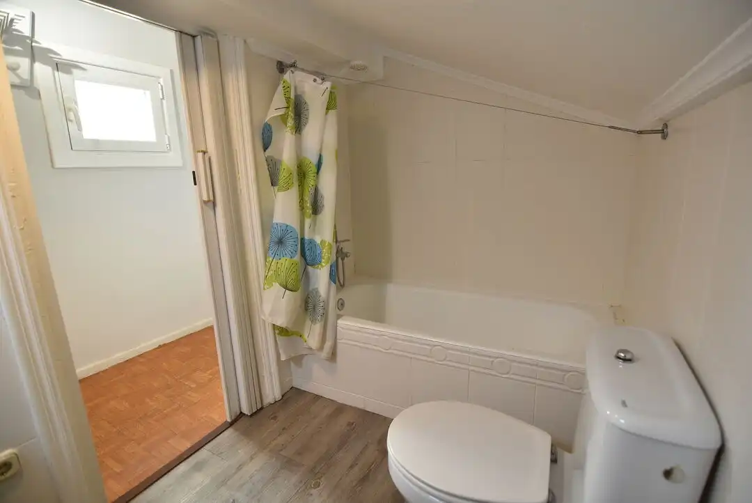 Badezimmer von Wohnung zum Verkauf in Soraluze / Plasencia de las Armas mit Heizung und Abstellraum