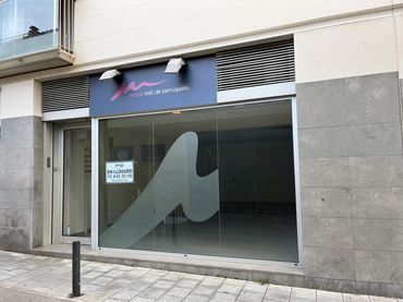 Locale commerciale in affitto a Carrer Lleó 7