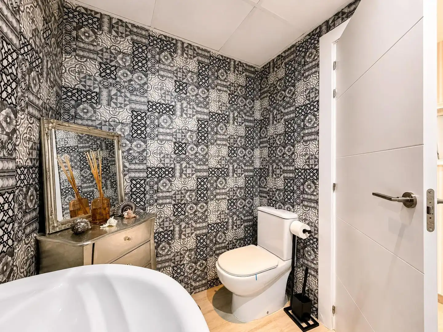 Baño de Piso en venta en Alicante / Alacant con Aire acondicionado, Calefacción y Amueblado