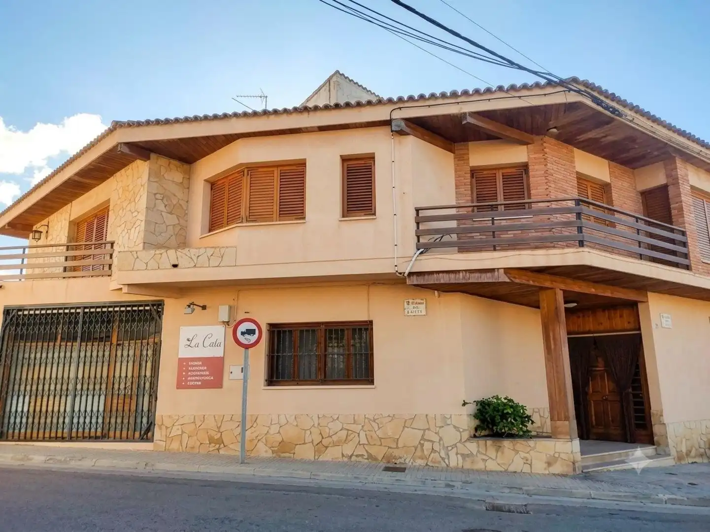 Vista exterior de Casa o xalet en venda en Andorra (Teruel) amb Calefacció, Terrassa i Piscina