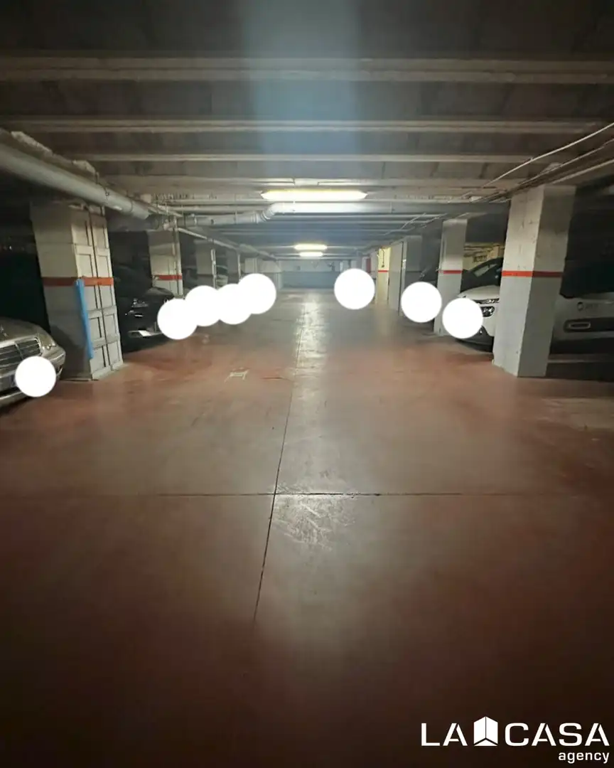 Parking de Piso en venta en Sevilla con Balcón