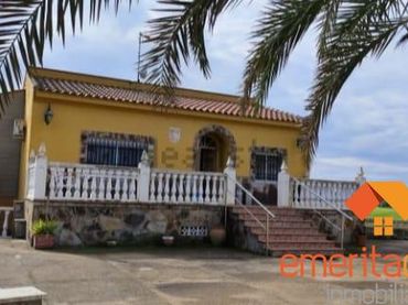 Country house with balcony for sale in Don Álvaro