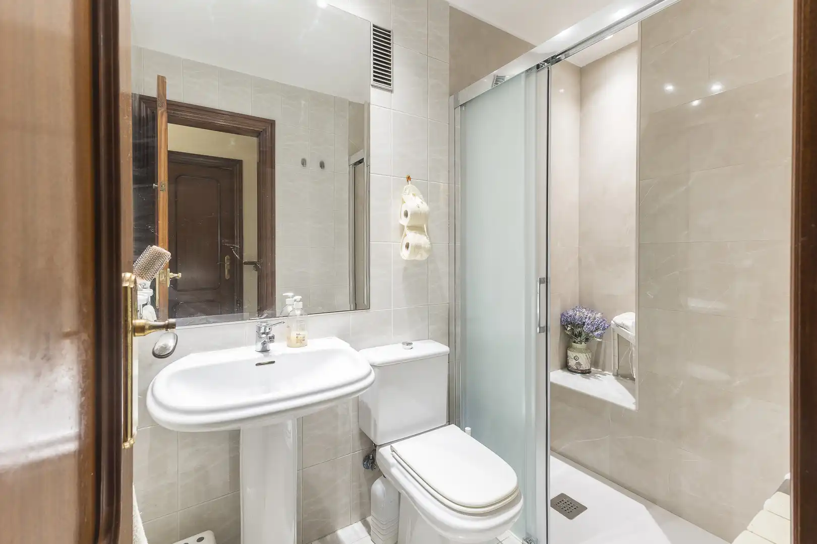 Baño de Piso en venta en Barcelona con Calefacción, Jardín privado y Terraza