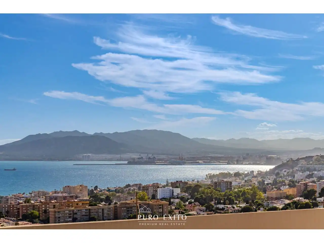 Vista exterior de Casa o xalet en venda en Málaga amb Aire condicionat, Calefacció i Jardí privat