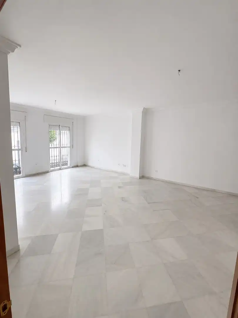 Local comercial en alquiler en La Pastora - La Estación