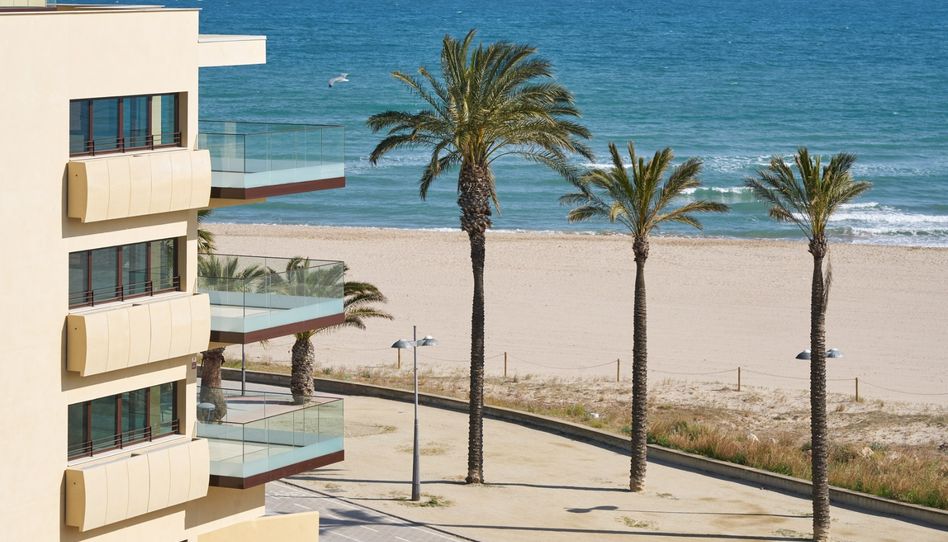Foto 1 de Piso en venta en Avinguda Jaume I, 139, Les Salines - Pla de Sant Pere, Barcelona