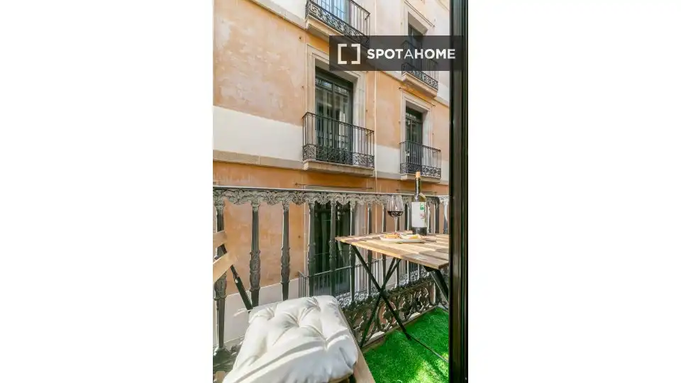 Flat with terrace to rent in Ciutat Vella, imagen 5