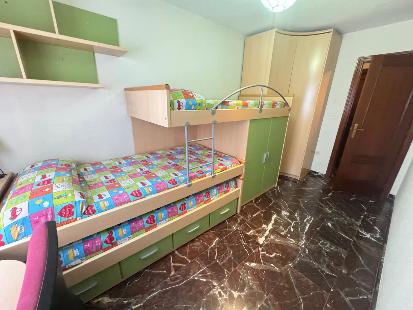 Habitación de Piso de alquiler en Jaén con Aire acondicionado, Calefacción y Trastero