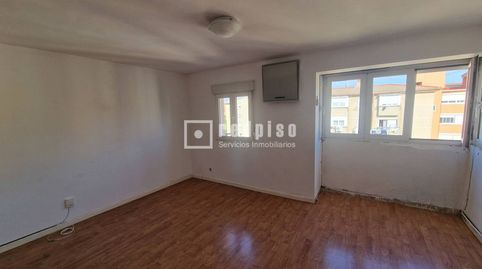 Foto 3 de Piso en venta en Del Castillo de Oropesa, Simancas, Madrid Capital