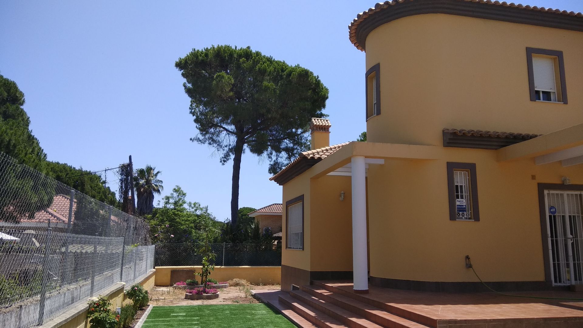 Exterior view of House or chalet for sale in Isla Cristina  with Air Conditioner, Heating and Private garden