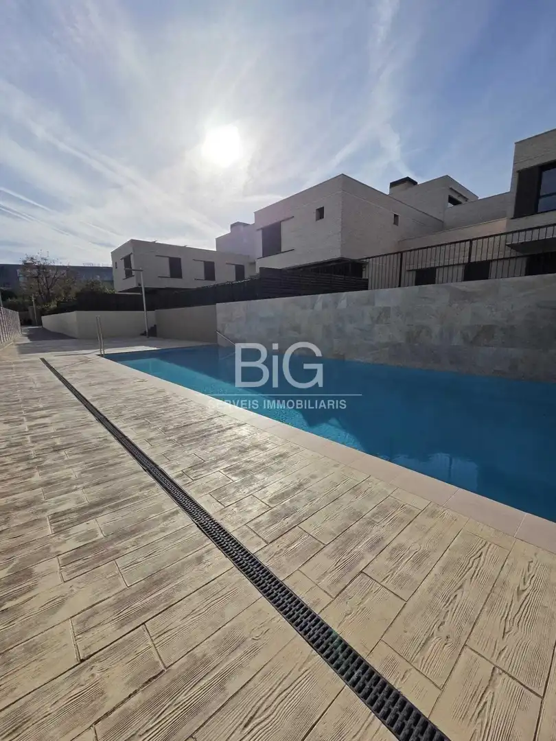 Piscina de Casa o chalet en venta en Mataró con Aire acondicionado, Calefacción y Jardín privado