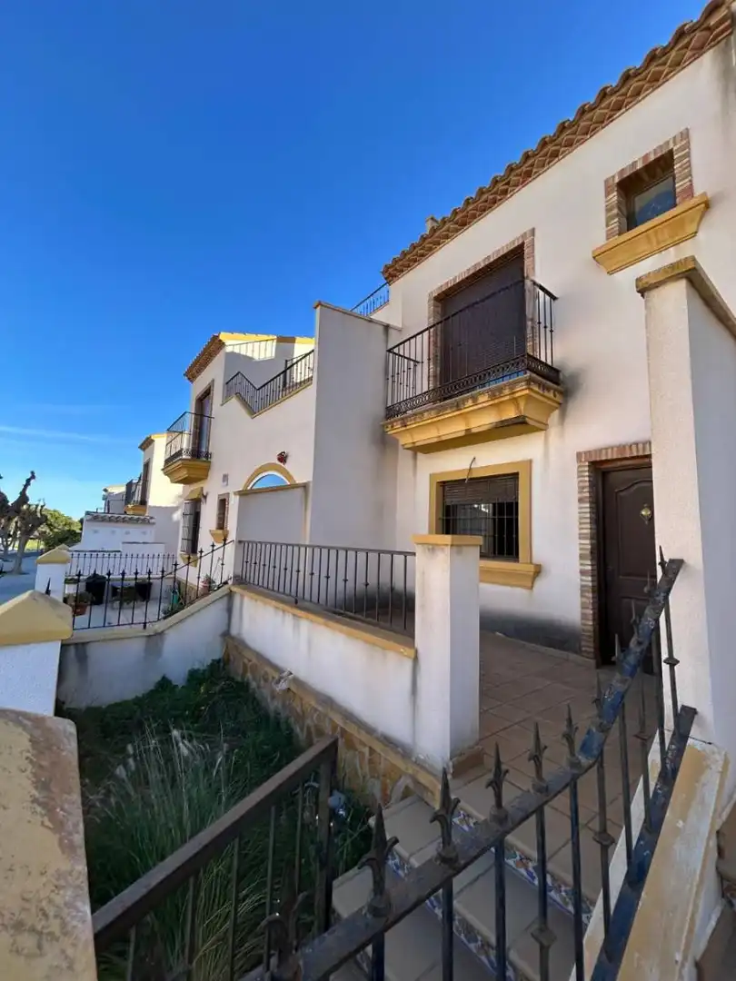 Vista exterior de Casa adosada en venta en Pilar de la Horadada con Calefacción, Terraza y Trastero