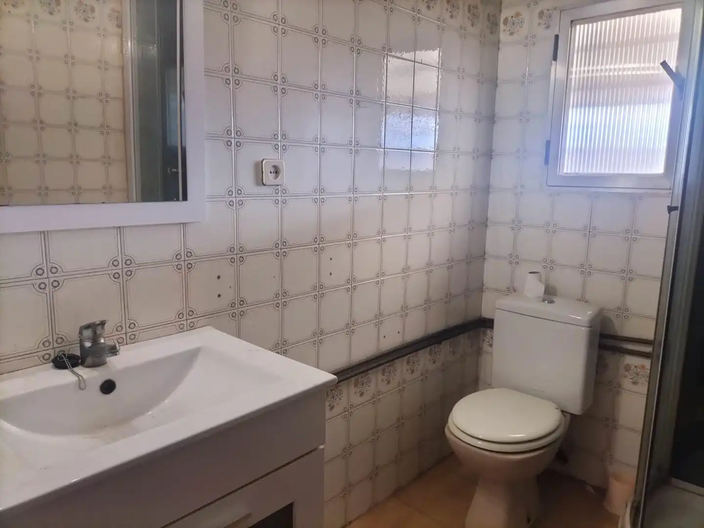 Badezimmer von Country house zum Verkauf in Navarrés mit Privatgarten, Terrasse und Balkon