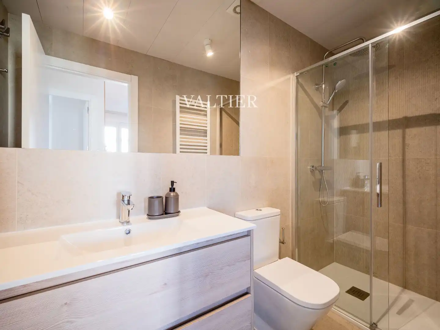 Bathroom of Flat for rent in Madrid  with Terrace and Furnished