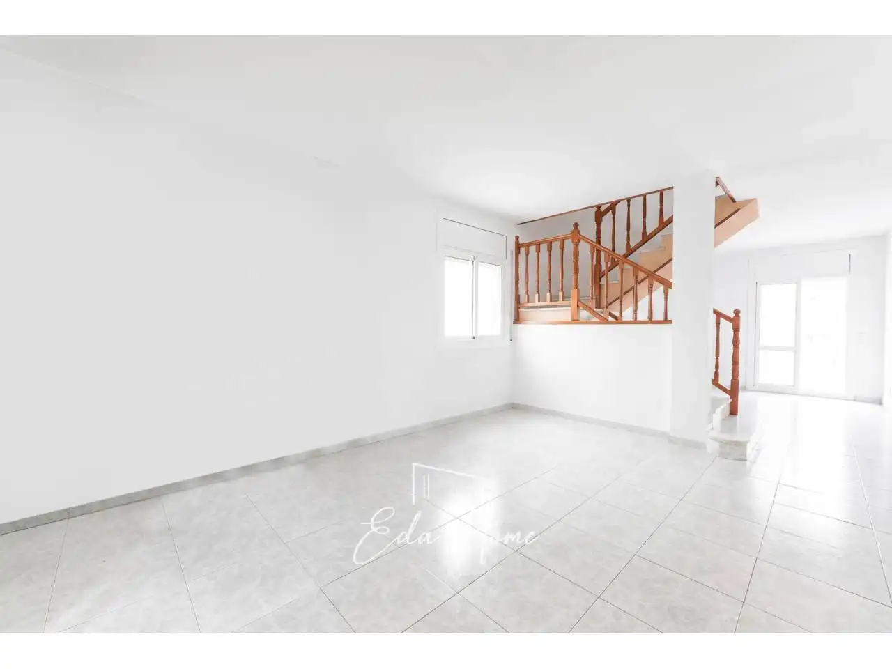Sala d'estar de Casa adosada en venda en Cubelles amb Terrassa
