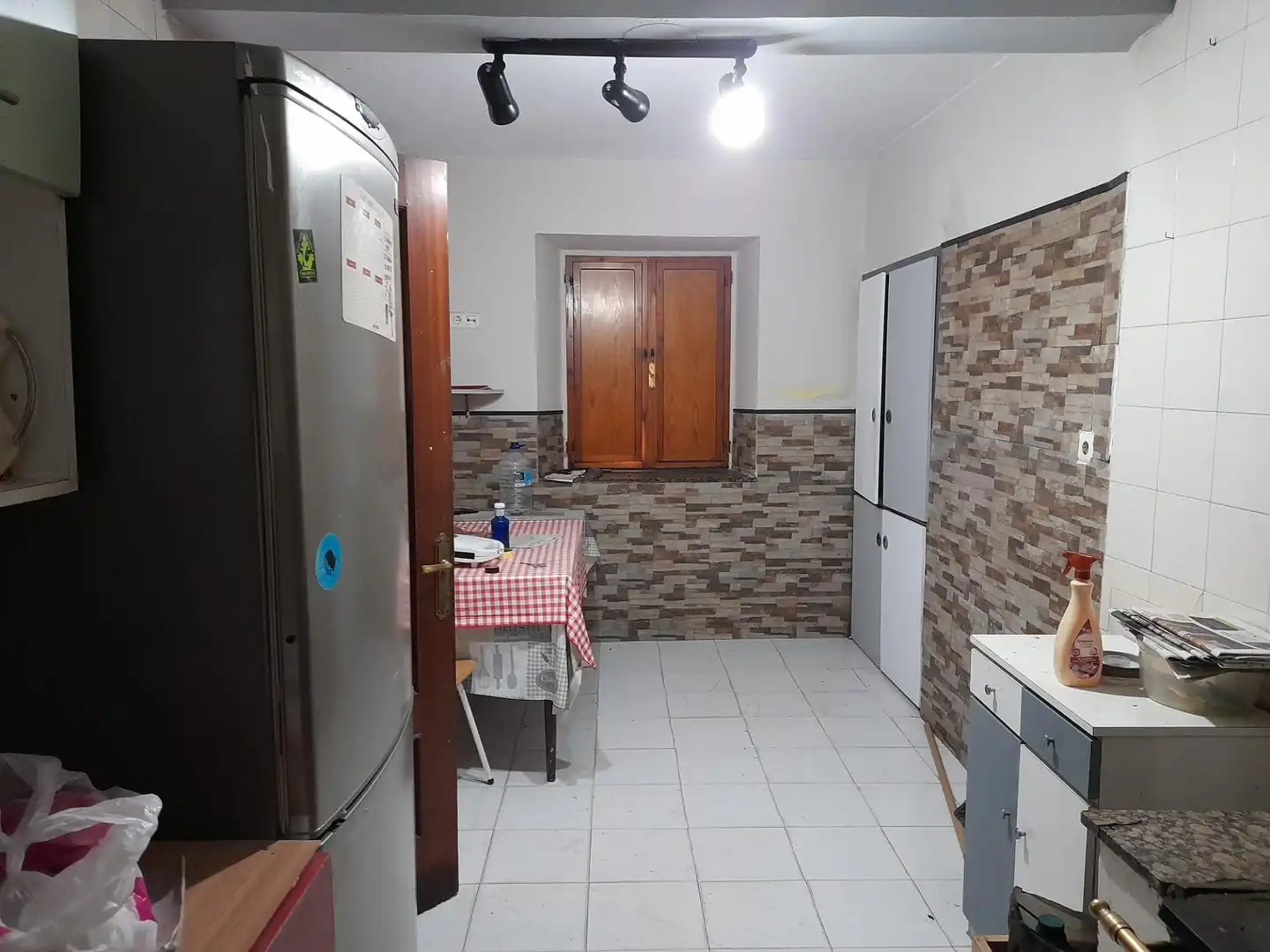 Cuina de Casa adosada en venda en Santa Cruz de Bezana amb Calefacció, Jardí privat i Traster