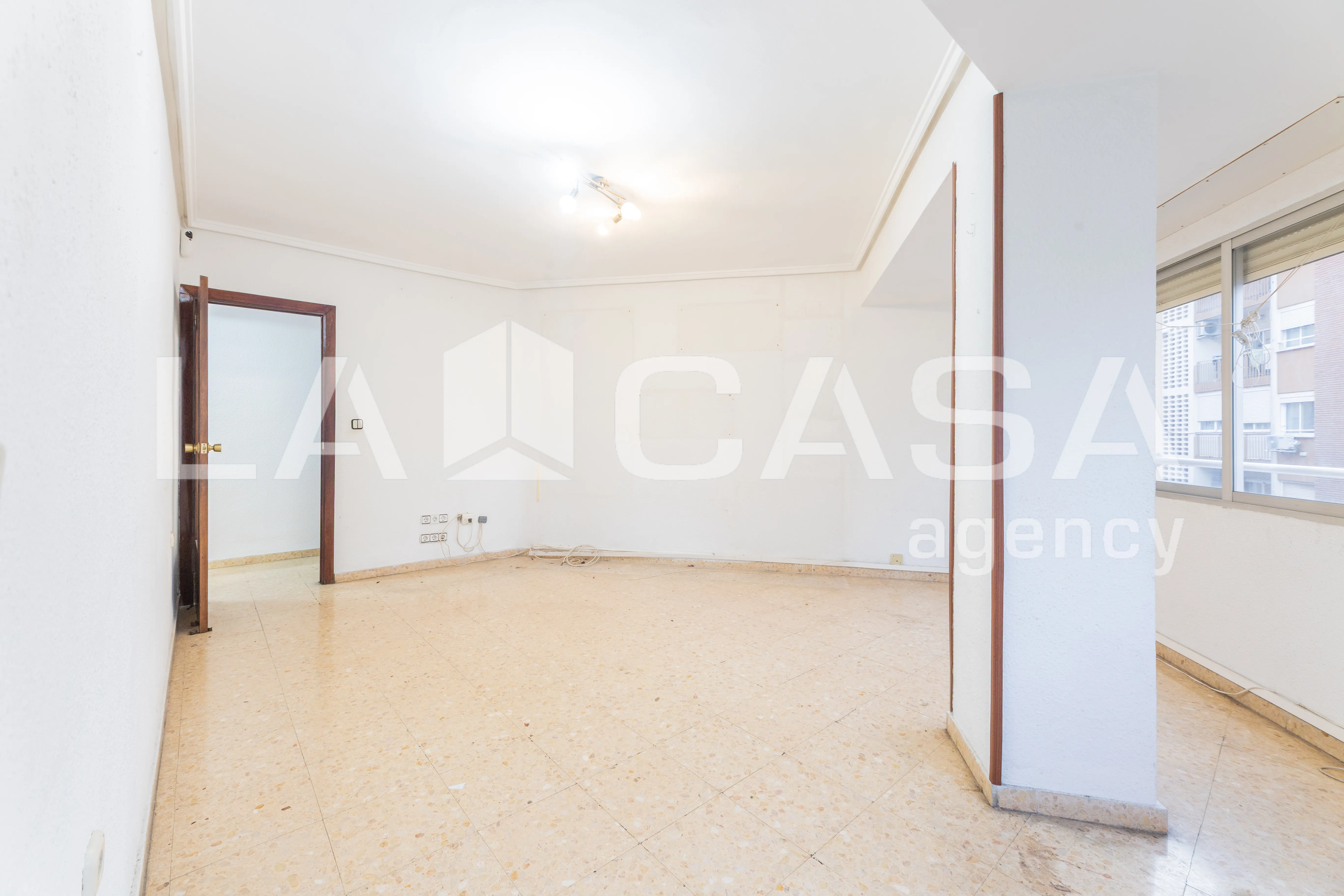 Flat for sale in  Valencia Capital  with Balcony