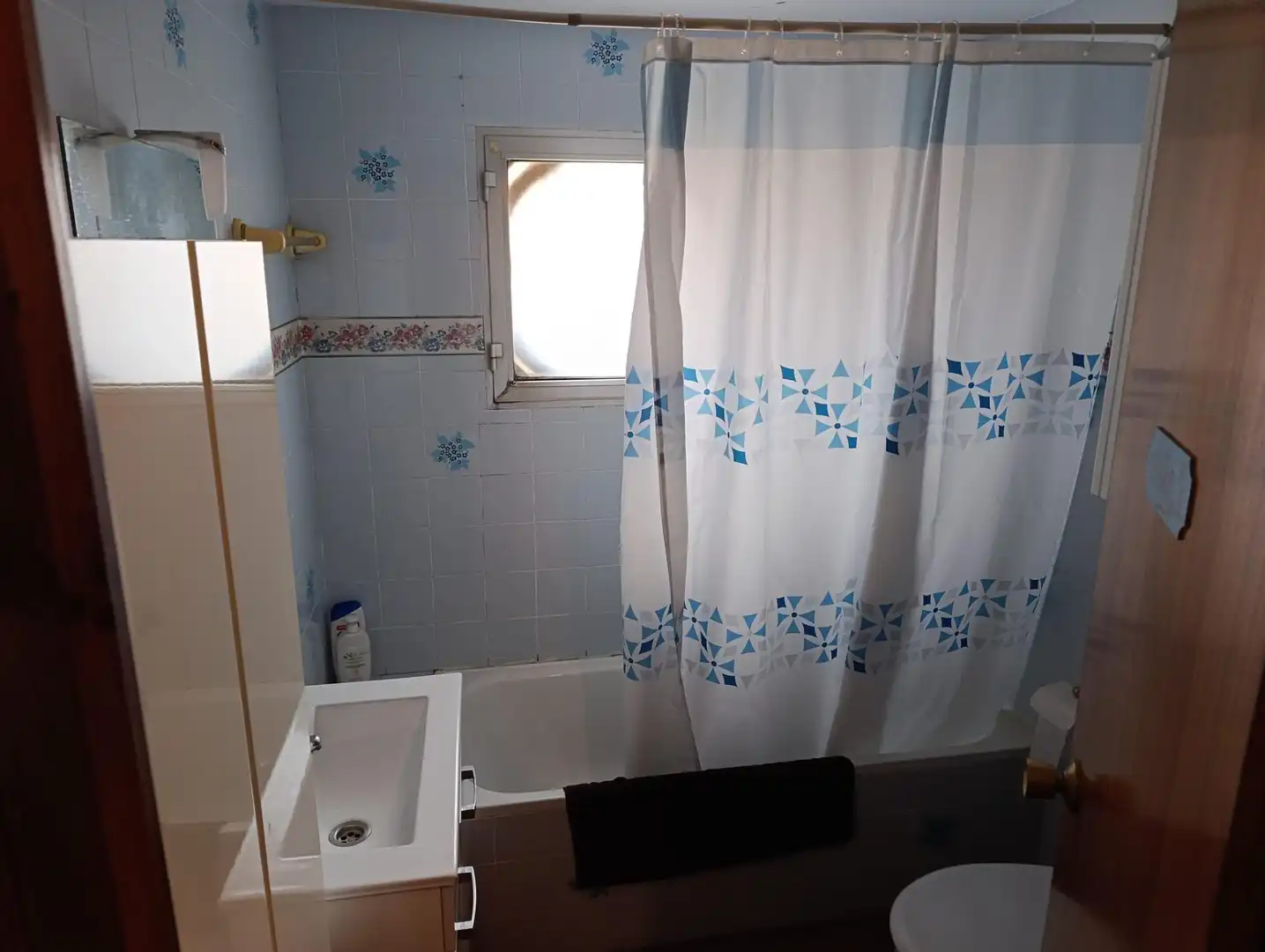 Baño de Casa adosada en venta en Sariñena con Calefacción, Jardín privado y Terraza