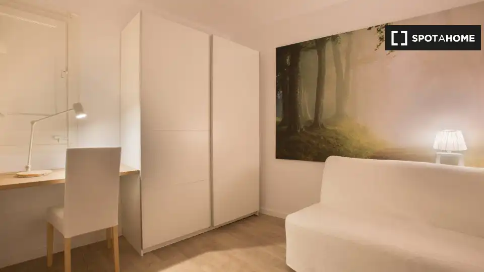 Flat for rent in Sants-Badal