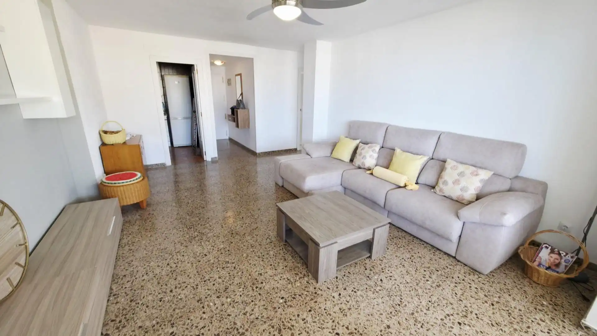 Sala d'estar de Pis en venda en Alicante / Alacant amb Jardí privat, Terrassa i Moblat