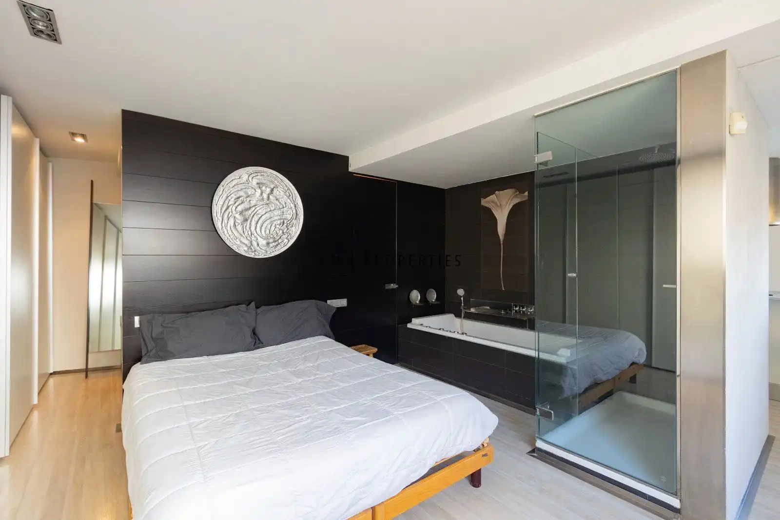 Schlafzimmer von Dachboden zur Miete in Valencia mit Klimaanlage, Heizung und Parkett