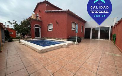 Vista exterior de Casa o xalet en venda en Mont-roig del Camp amb Aire condicionat, Terrassa i Piscina