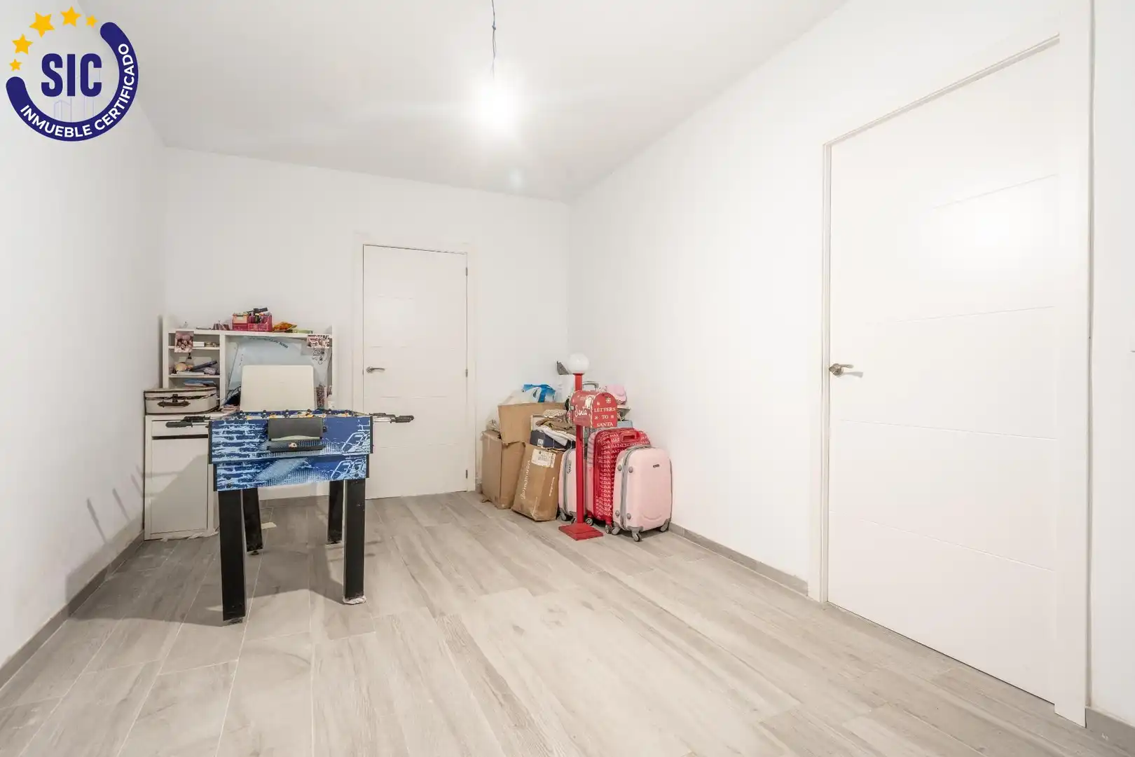 Haus oder Chalet zum Verkauf in Valencia mit Privatgarten, Terrasse und Schwimmbad