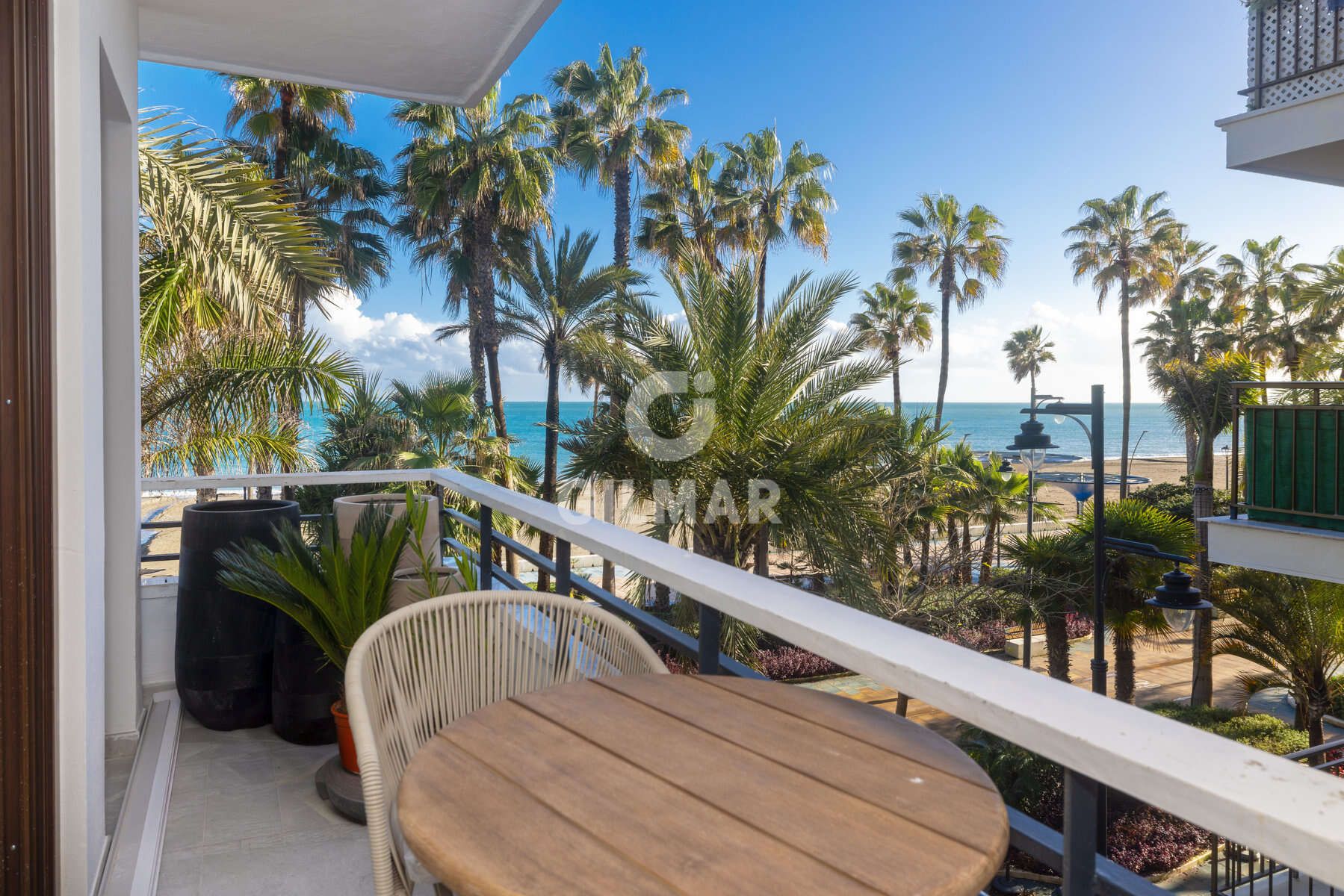 Vista exterior de Apartament en venda en Estepona amb Balcó