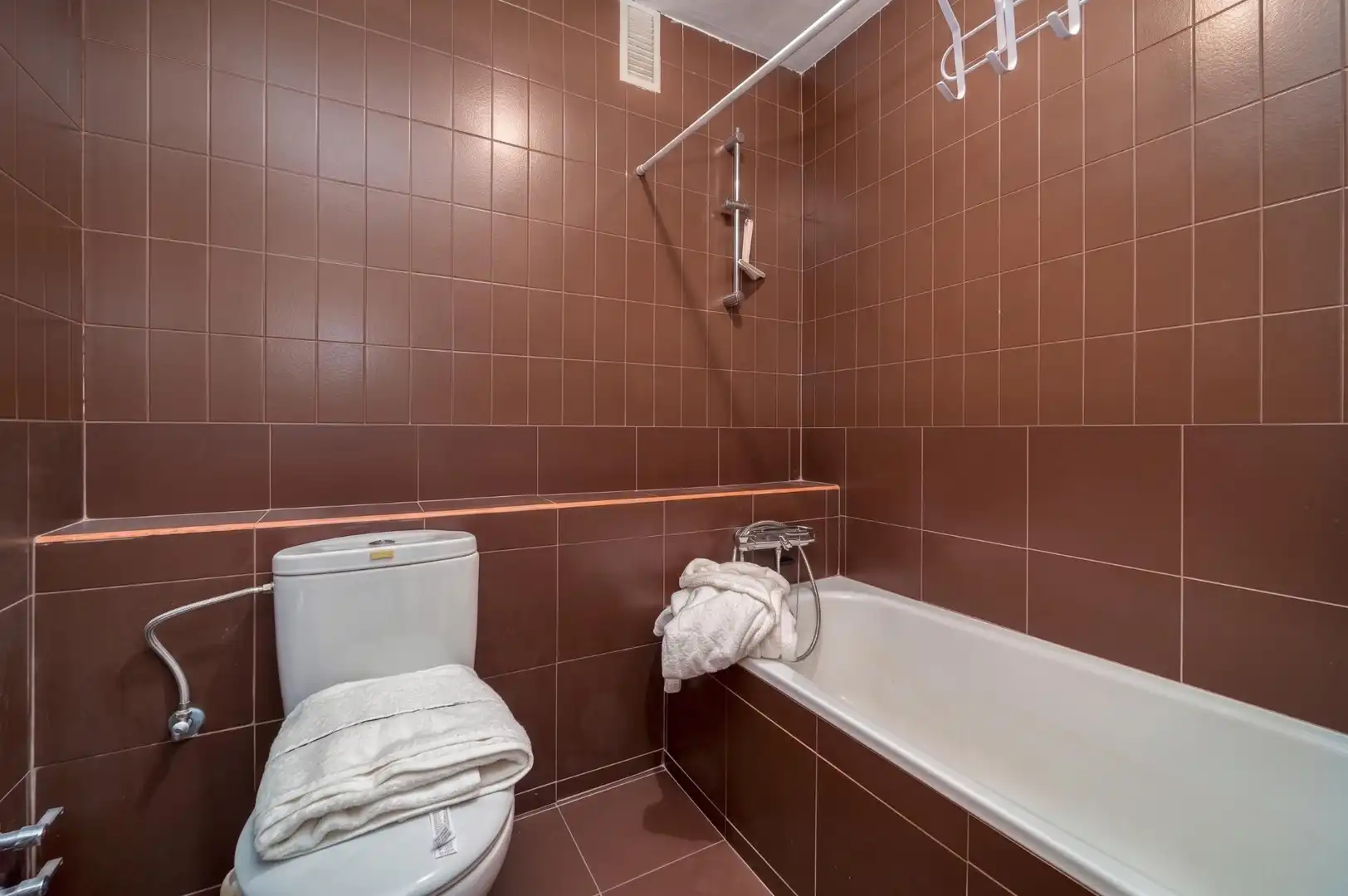 Baño de Casa adosada en venta en Pozuelo de Alarcón con Aire acondicionado, Calefacción y Jardín privado