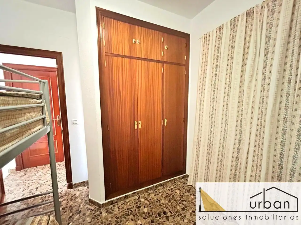 Schlafzimmer von Haus oder Chalet zum Verkauf in Chipiona mit Klimaanlage, Privatgarten und Terrasse
