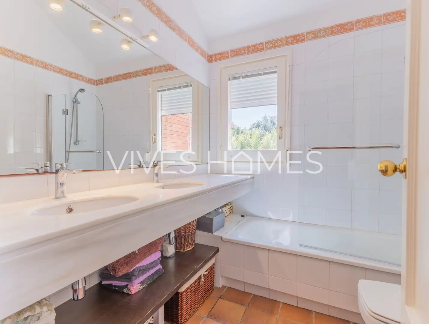 Bathroom of Houses for sale in Sant Vicenç de Montalt  with Air Conditioner, Heating and Private garden