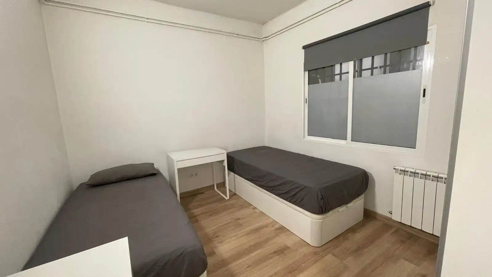 Dormitori de Planta baixa en venda en Barcelona amb Calefacció, Forn i Alarma