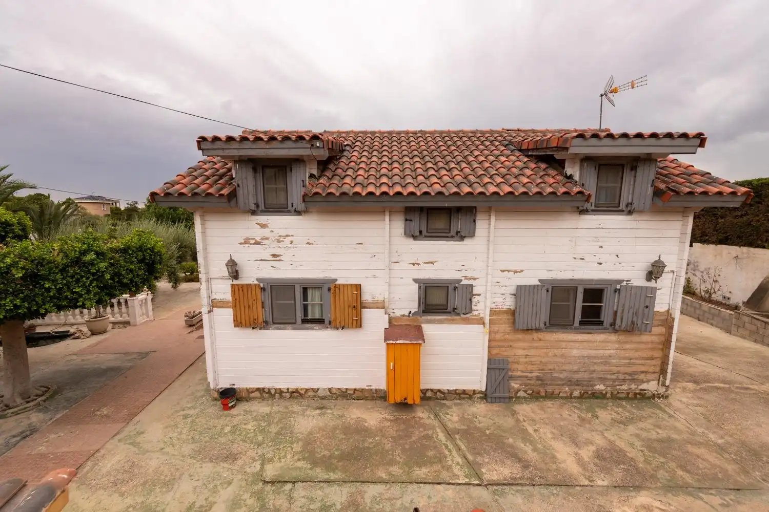 Vista exterior de Casa o xalet en venda en Alicante / Alacant amb Aire condicionat, Calefacció i Jardí privat