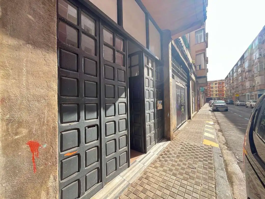 Vista exterior de Local en venda en  Pamplona / Iruña