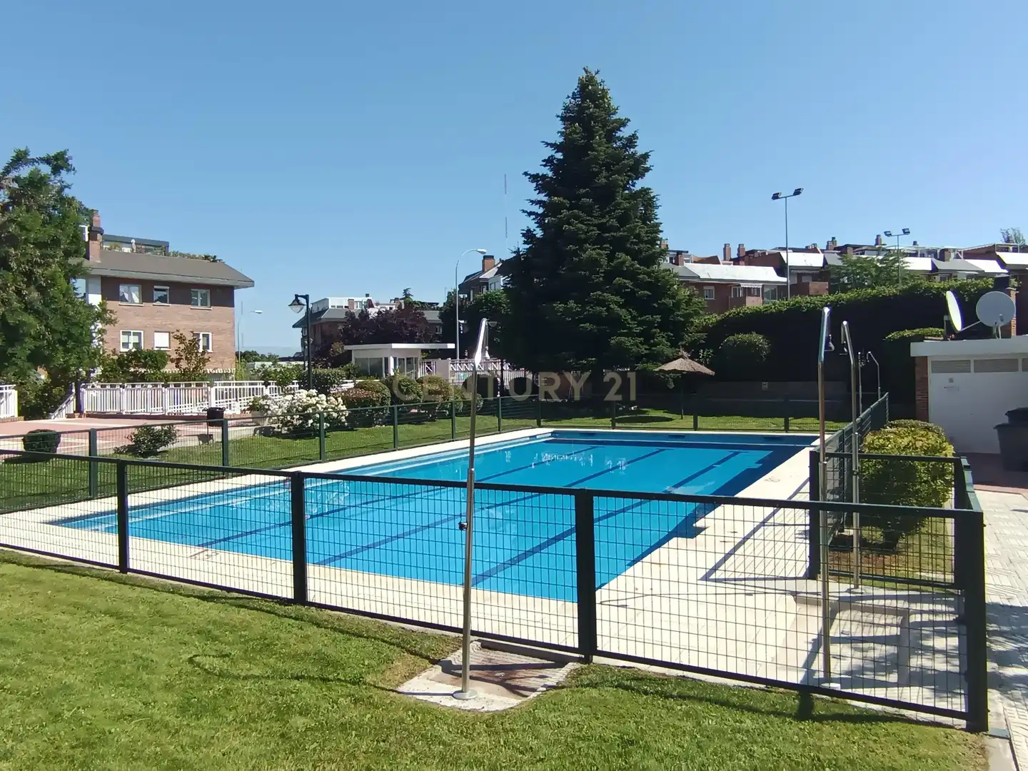 Piscina de Apartamento de alquiler en Majadahonda con Trastero, Horno y Lavadora