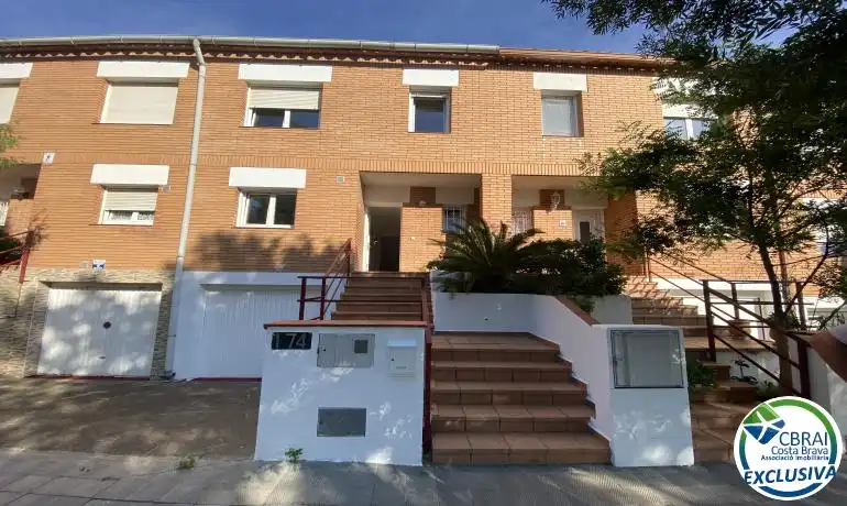 Vista exterior de Casa adosada en venta en Roses con Calefacción, Jardín privado y Terraza